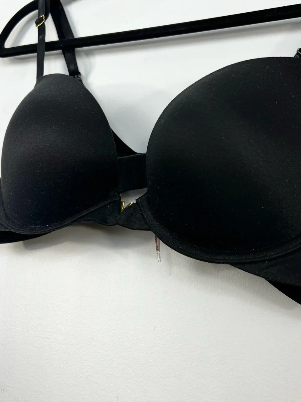 Victorias Secret black gold tone metal v smooth padded underwire push up bra 36B - Picture 4 of 12